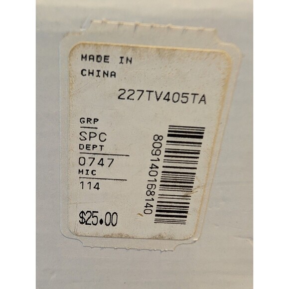 New Dillard’s Angel and Baby Musical Figurine 6" Christmas Decoration Trimmings - Picture 8 of 9